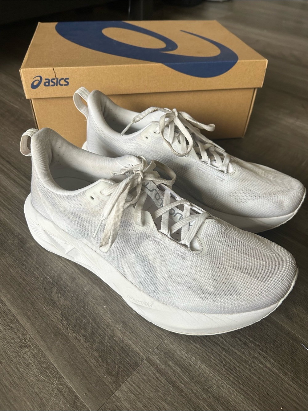 ASICS Novablast 5 Men's Trainers